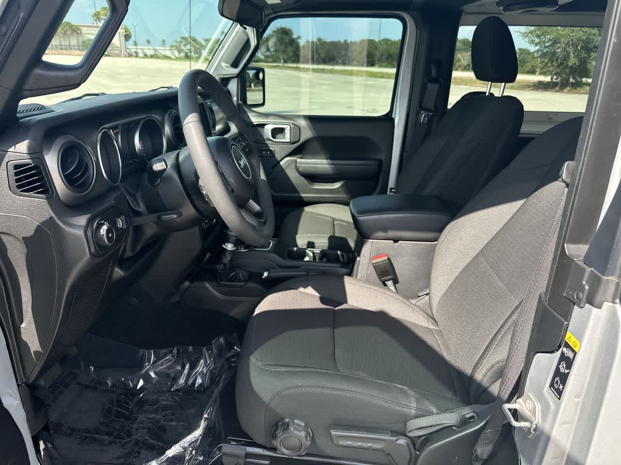 Jeep Wrangler Sport S de 2 puertas y tracción 4x4, modelo 2023