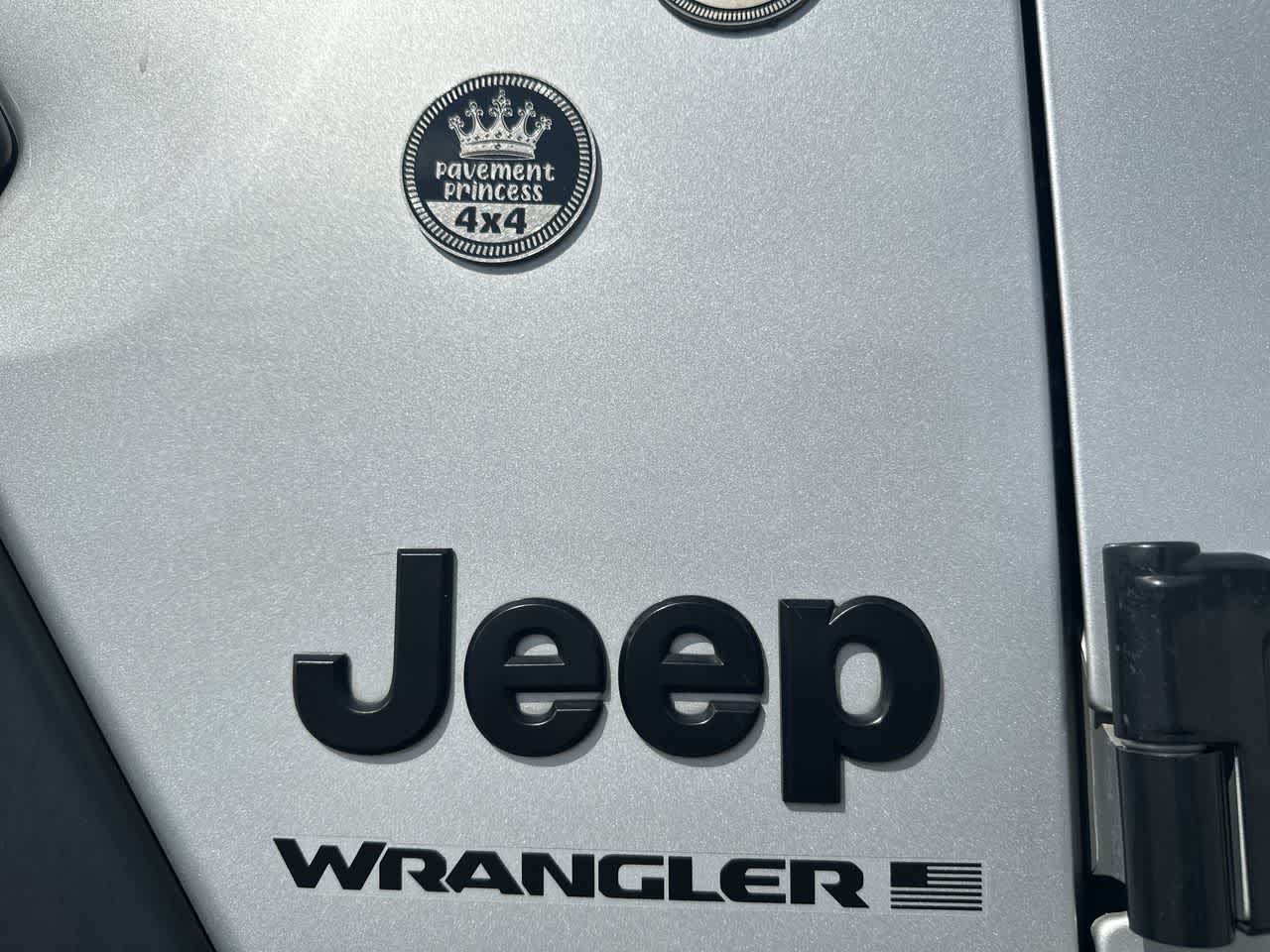 Jeep Wrangler Sport S de 2 puertas y tracción 4x4, modelo 2023
