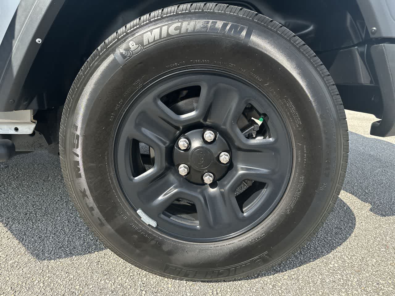 Jeep Wrangler Sport S de 2 puertas y tracción 4x4, modelo 2023