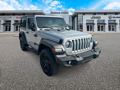 Jeep Wrangler Sport S de 2 puertas y tracción 4x4, modelo 2023