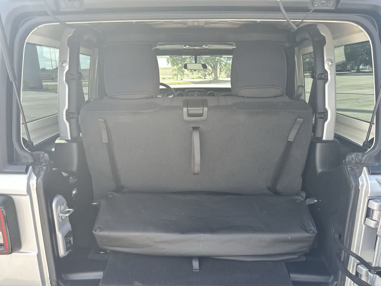 Jeep Wrangler Sport S de 2 puertas y tracción 4x4, modelo 2023