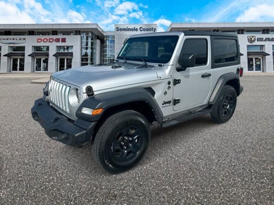 Jeep Wrangler Sport S de 2 puertas y tracción 4x4, modelo 2023
