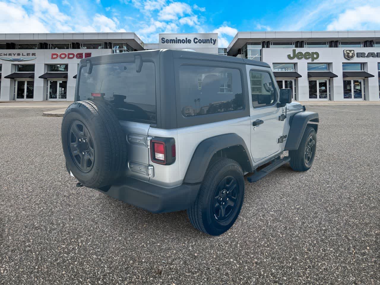 Jeep Wrangler Sport S de 2 puertas y tracción 4x4, modelo 2023