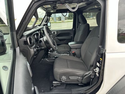 Jeep Wrangler Sport S de 2 puertas y tracción 4x4, modelo 2023