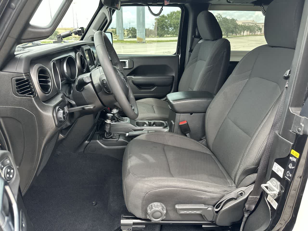 Jeep Wrangler Sport S de 2 puertas y tracción 4x4, modelo 2023