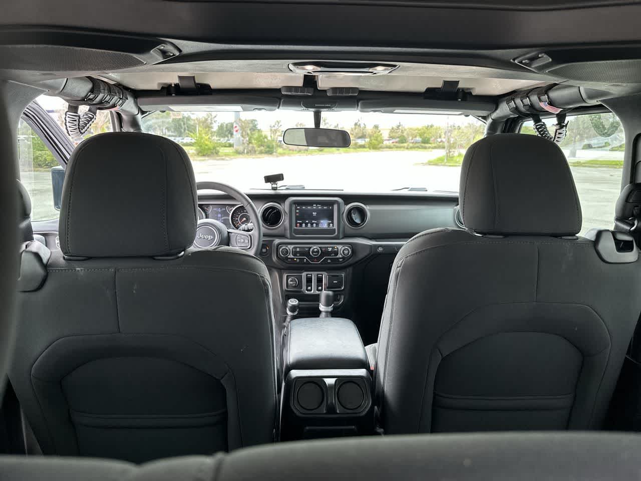 Jeep Wrangler Sport S de 2 puertas y tracción 4x4, modelo 2023
