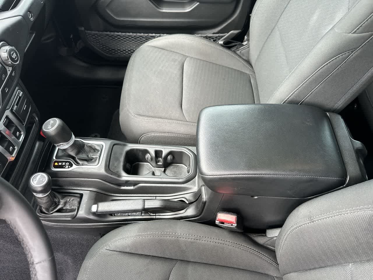 Jeep Wrangler Sport S de 2 puertas y tracción 4x4, modelo 2023