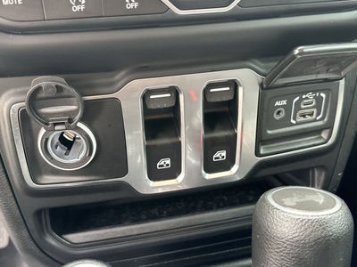 Jeep Wrangler Sport S de 2 puertas y tracción 4x4, modelo 2023