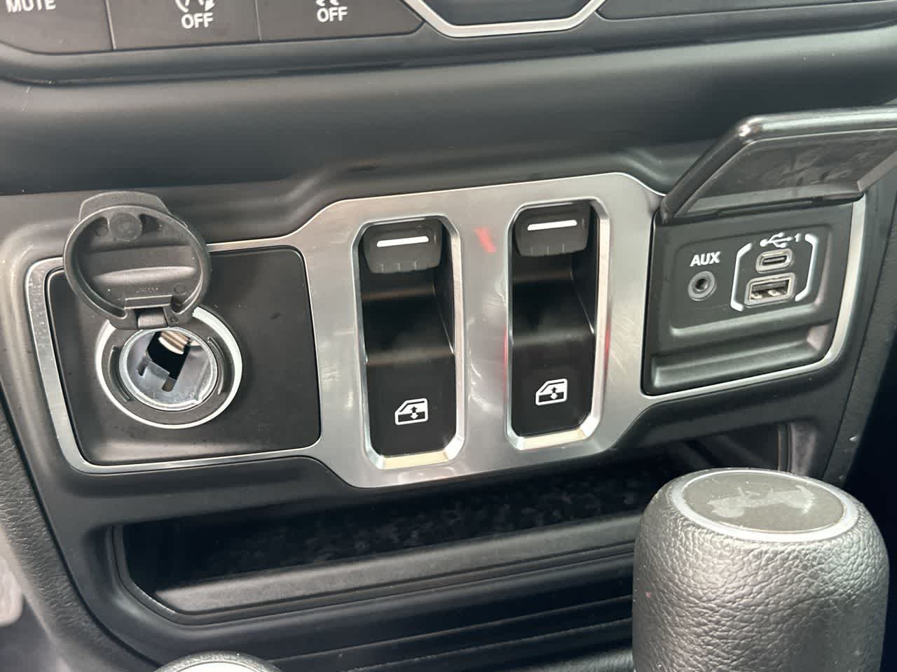 Jeep Wrangler Sport S de 2 puertas y tracción 4x4, modelo 2023