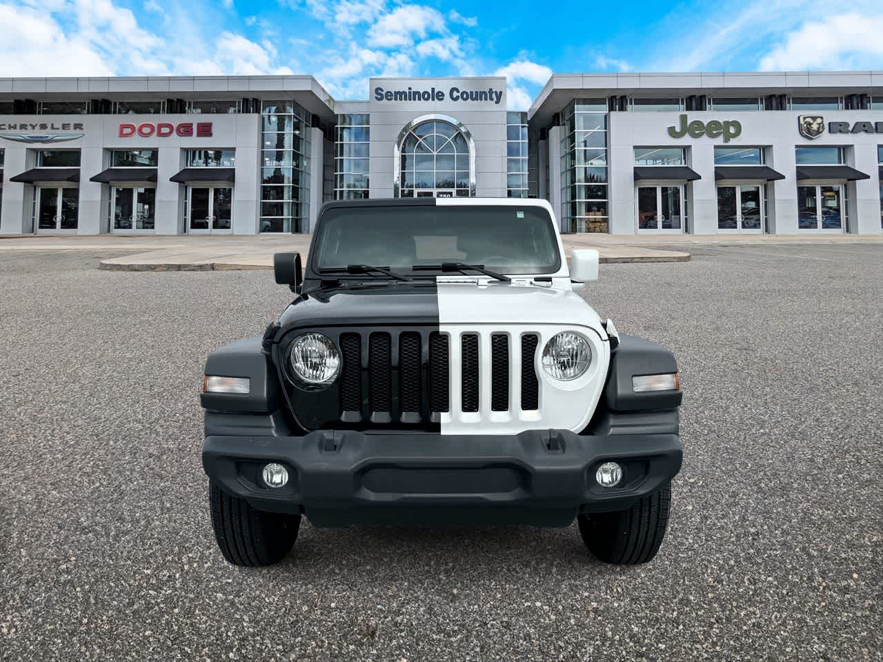 Jeep Wrangler Sport S de 2 puertas y tracción 4x4, modelo 2023