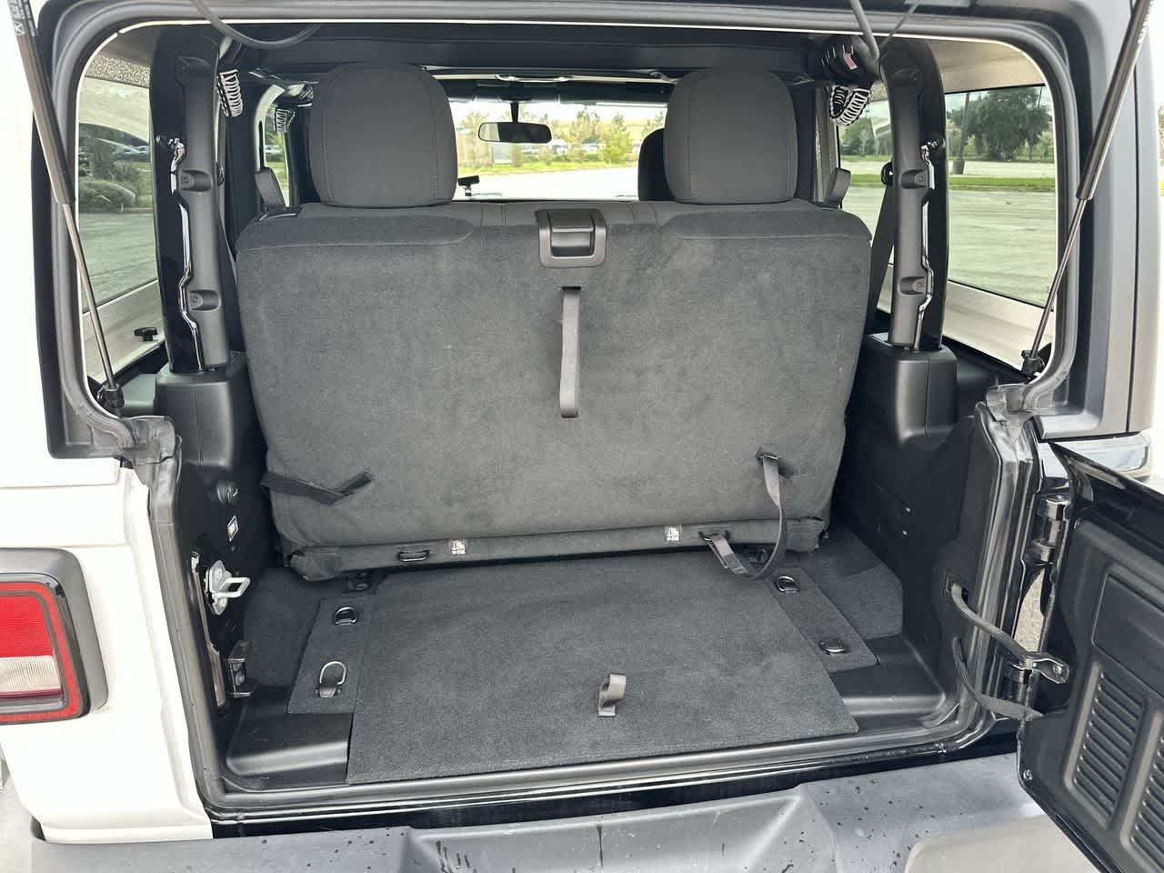 Jeep Wrangler Sport S de 2 puertas y tracción 4x4, modelo 2023