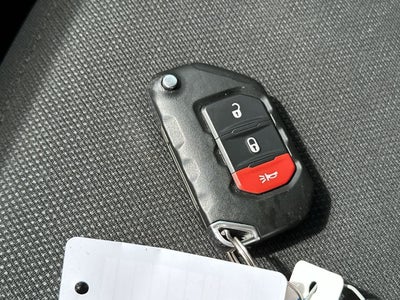 Jeep Wrangler Sport S de 2 puertas y tracción 4x4, modelo 2023