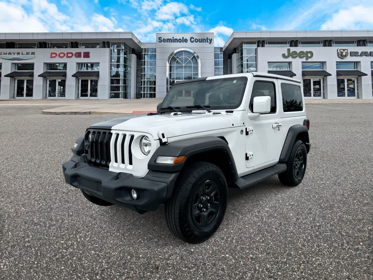 Jeep Wrangler Sport S de 2 puertas y tracción 4x4, modelo 2023