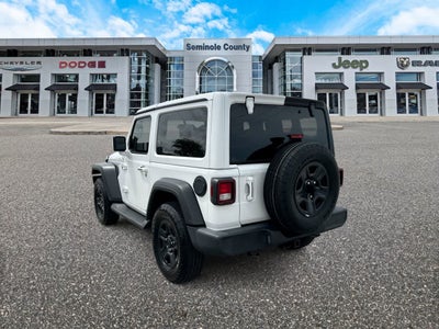 Jeep Wrangler Sport S de 2 puertas y tracción 4x4, modelo 2023