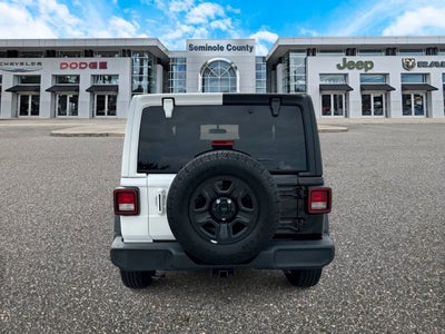 Jeep Wrangler Sport S de 2 puertas y tracción 4x4, modelo 2023