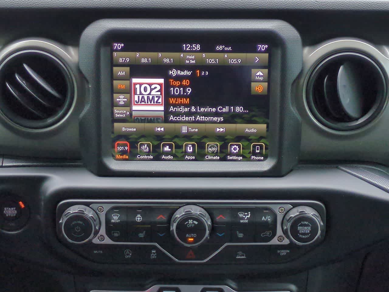 Jeep Wrangler Willys de 4 puertas y tracción 4x4, 2023