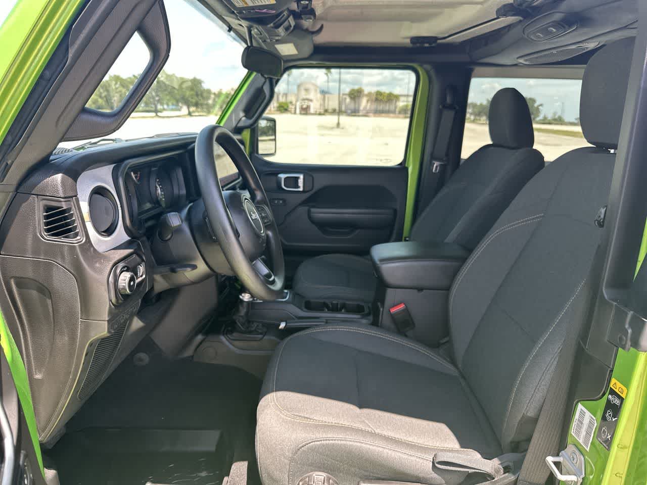 Jeep Wrangler 2025, 2 puertas, versión Sport, 4x4