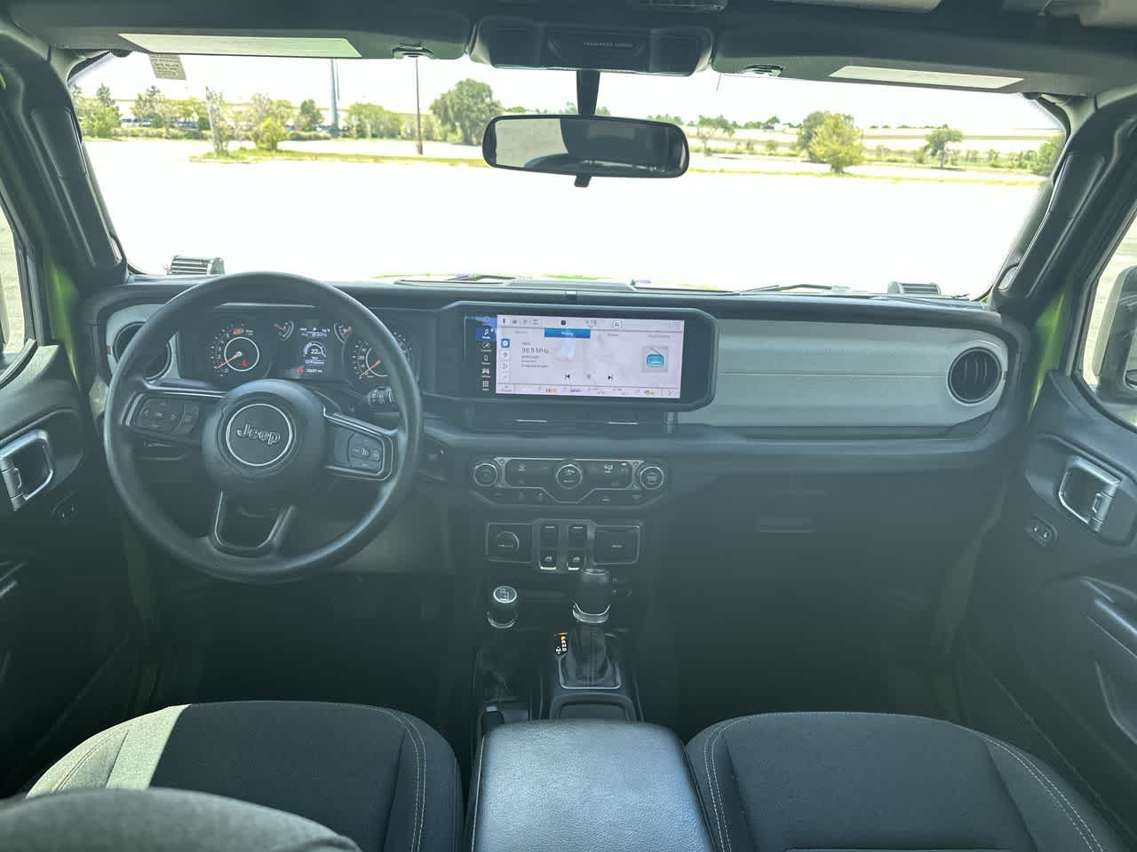 Jeep Wrangler 2025, 2 puertas, versión Sport, 4x4