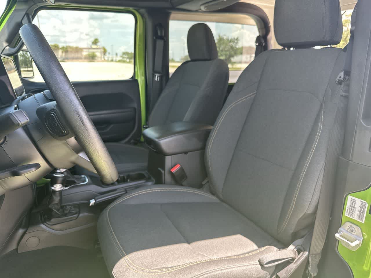 Jeep Wrangler 2025, 2 puertas, versión Sport, 4x4