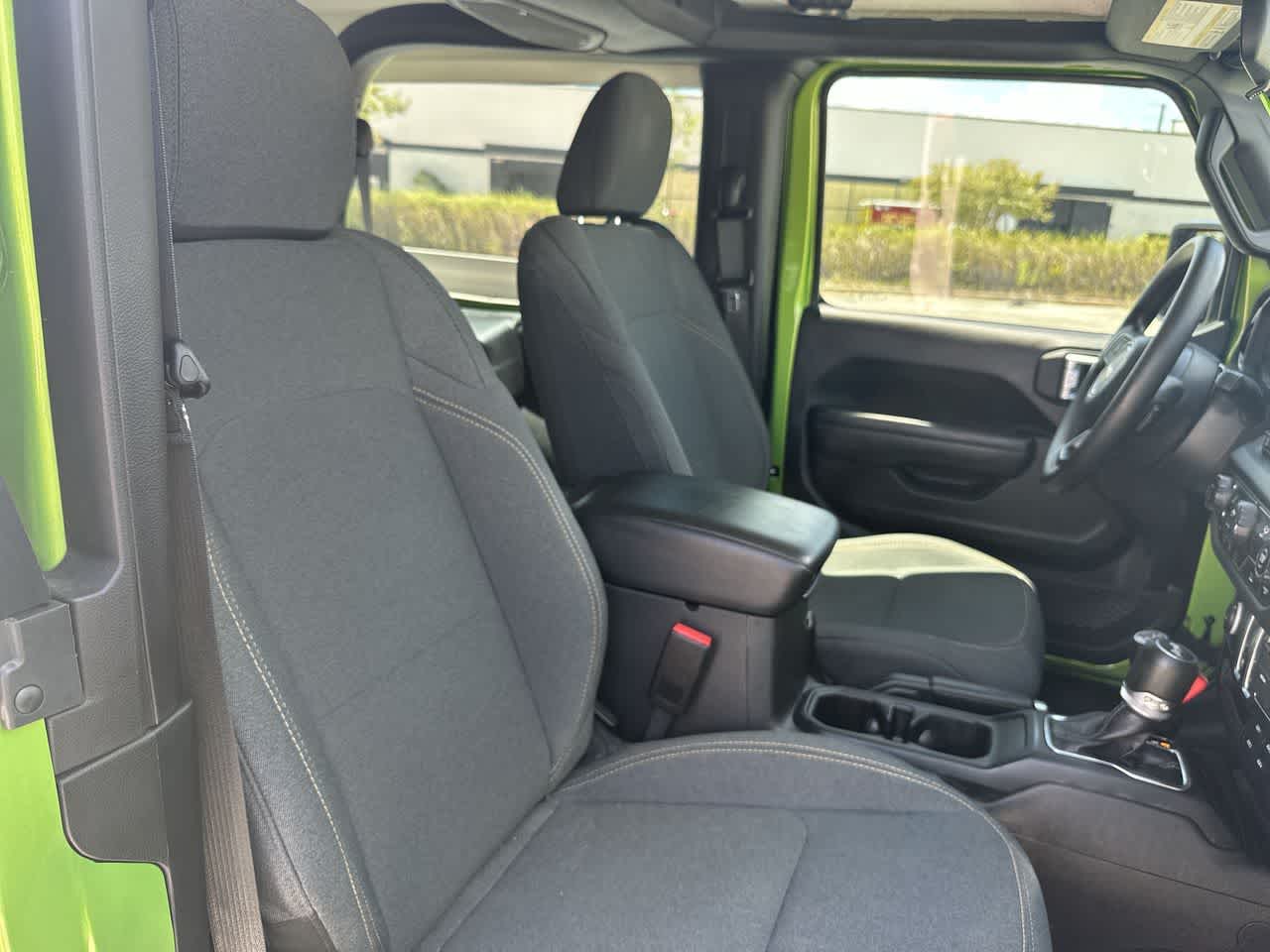 Jeep Wrangler 2025, 2 puertas, versión Sport, 4x4