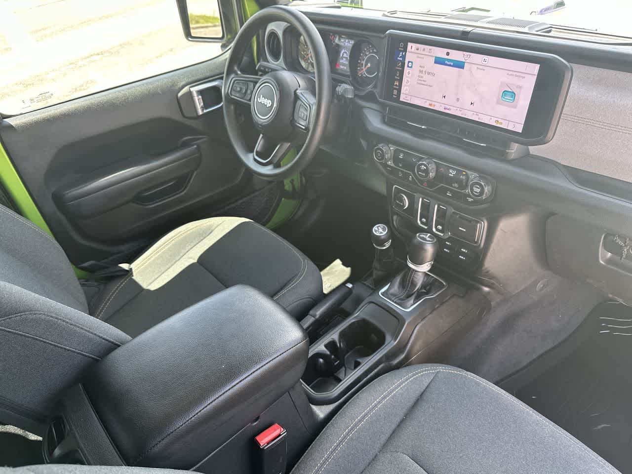 Jeep Wrangler 2025, 2 puertas, versión Sport, 4x4