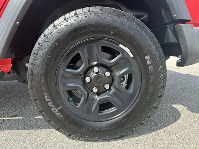 Jeep Wrangler Sport de 4 puertas y tracción 4x4, modelo 2024