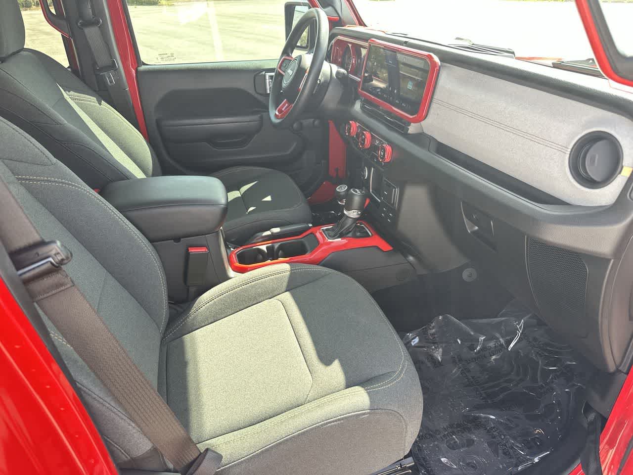Jeep Wrangler Sport de 4 puertas y tracción 4x4, modelo 2024
