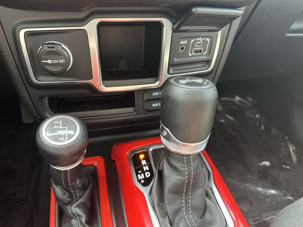 Jeep Wrangler Sport de 4 puertas y tracción 4x4, modelo 2024