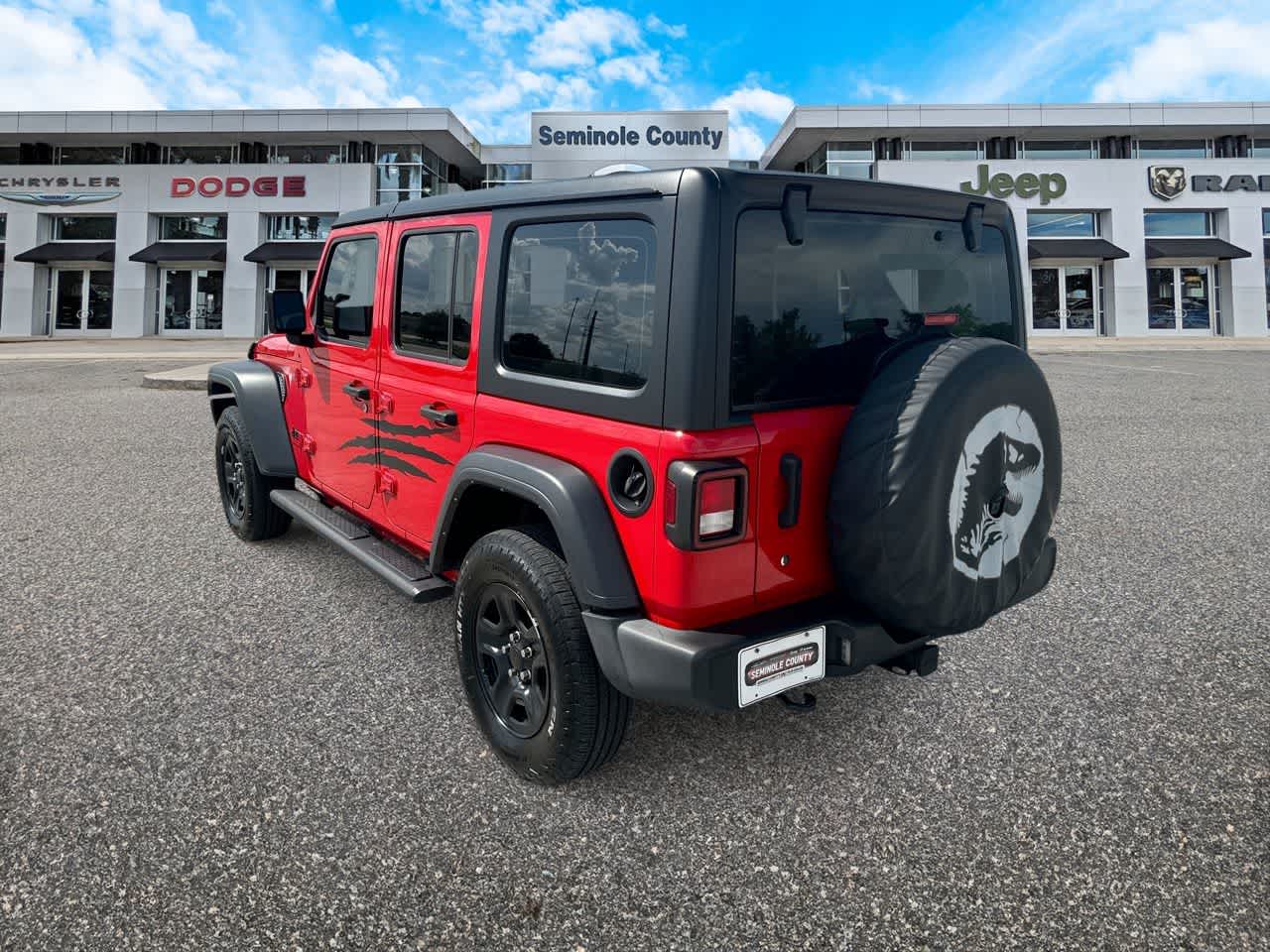Jeep Wrangler Sport de 4 puertas y tracción 4x4, modelo 2024