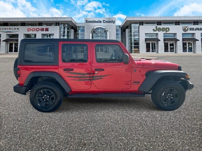 Jeep Wrangler Sport de 4 puertas y tracción 4x4, modelo 2024
