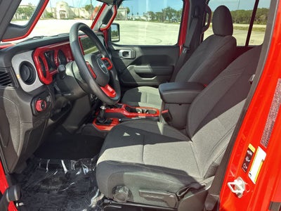 Jeep Wrangler Sport de 4 puertas y tracción 4x4, modelo 2024