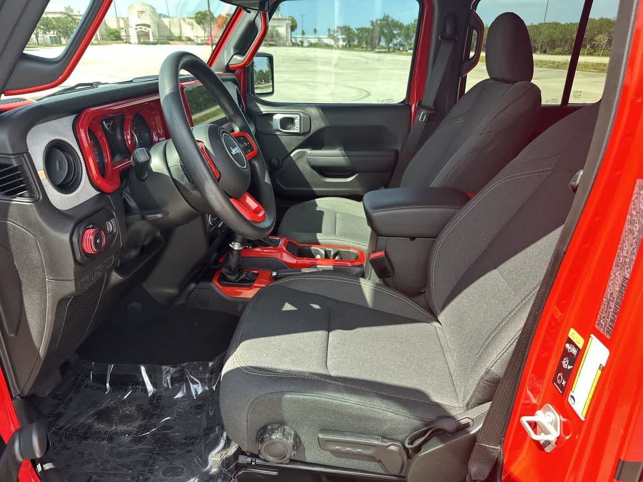Jeep Wrangler Sport de 4 puertas y tracción 4x4, modelo 2024