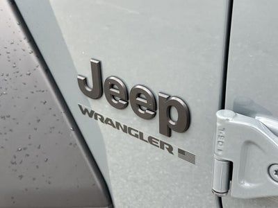 Jeep Wrangler Sport de 4 puertas y tracción 4x4, modelo 2024