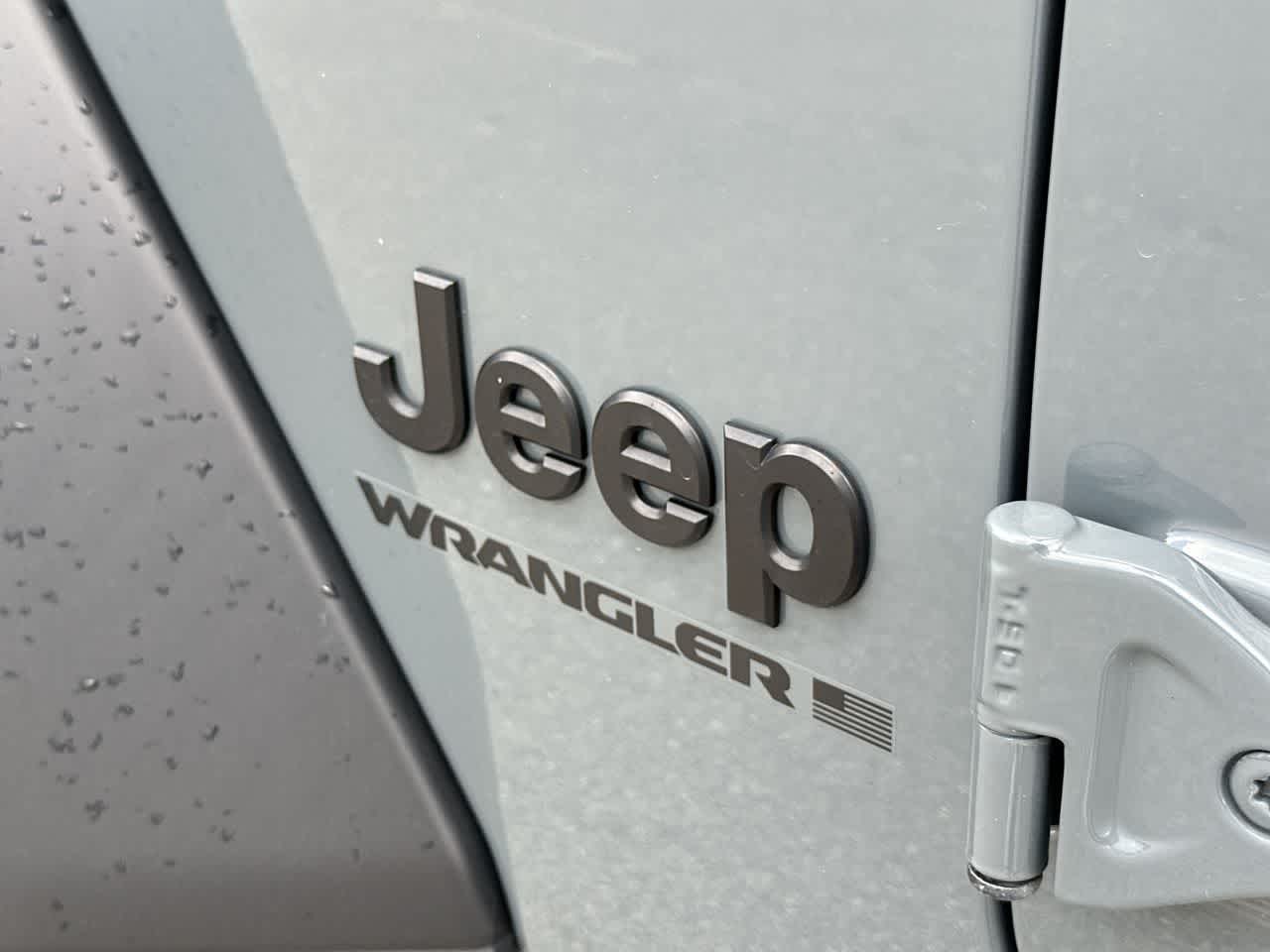 Jeep Wrangler Sport de 4 puertas y tracción 4x4, modelo 2024