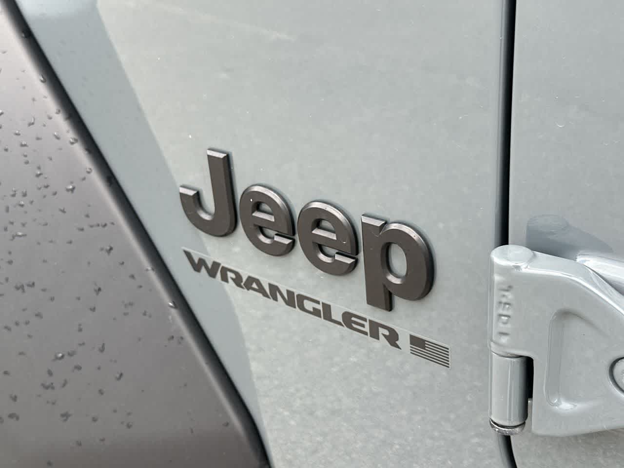 Jeep Wrangler Sport de 4 puertas y tracción 4x4, modelo 2024