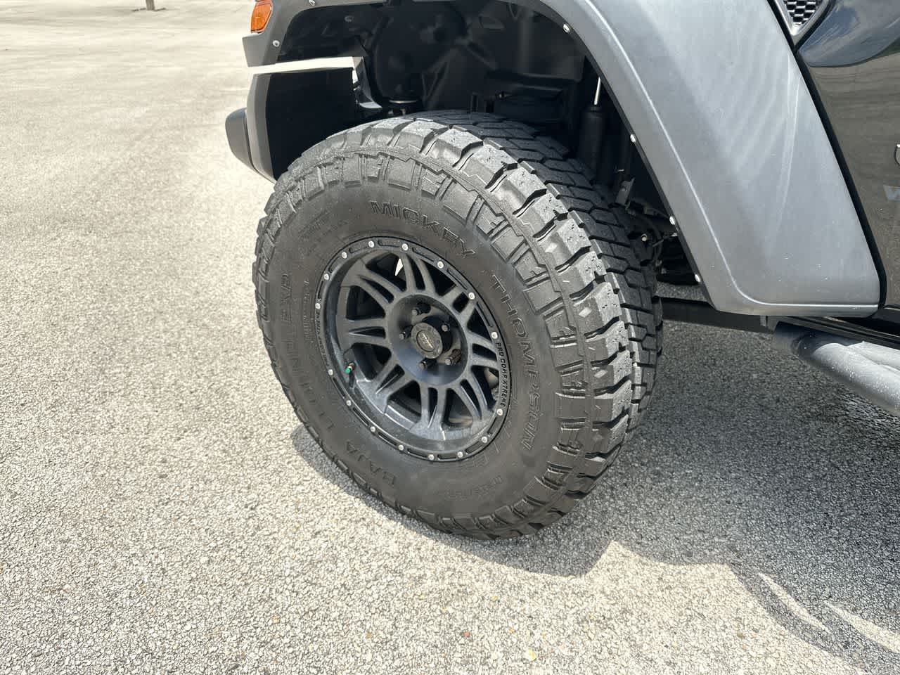 Jeep Wrangler Sport de 4 puertas y tracción 4x4, modelo 2024