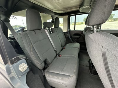 Jeep Wrangler Sport de 4 puertas y tracción 4x4, modelo 2024