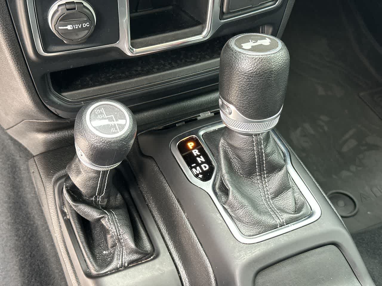 Jeep Wrangler Sport de 4 puertas y tracción 4x4, modelo 2024