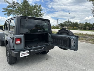 Jeep Wrangler Sport de 4 puertas y tracción 4x4, modelo 2024