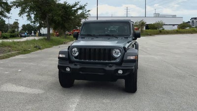 Jeep Wrangler Sport de 4 puertas y tracción 4x4, modelo 2024