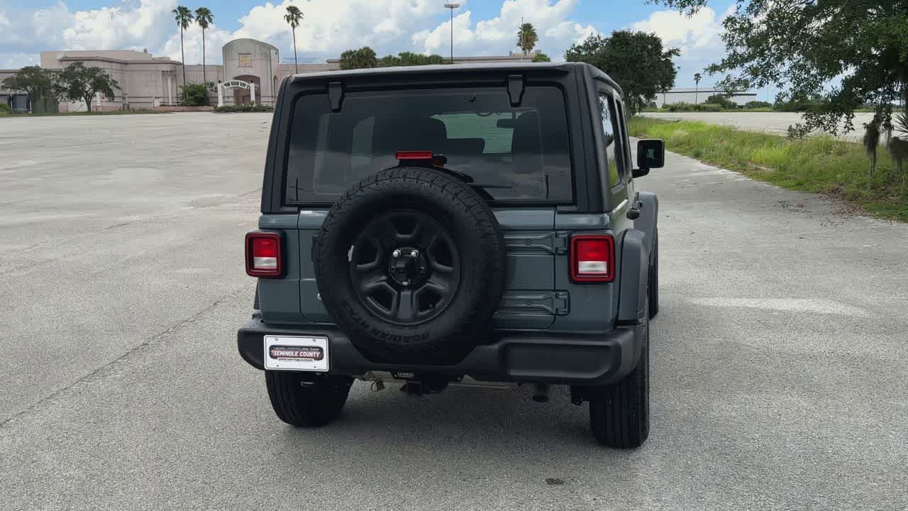 Jeep Wrangler Sport de 4 puertas y tracción 4x4, modelo 2024