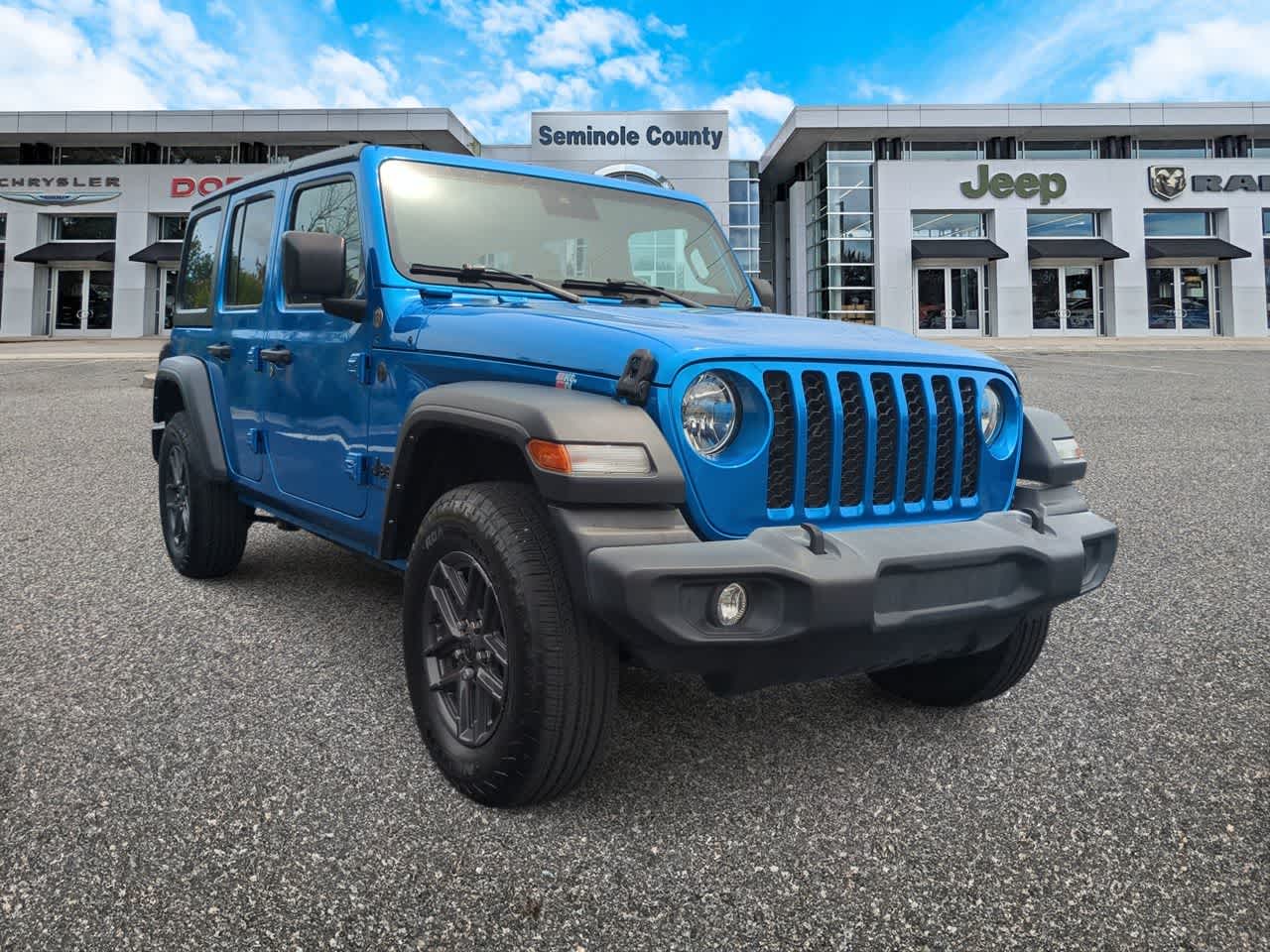 Jeep Wrangler Sport S de 4 puertas y tracción 4x4, 2024
