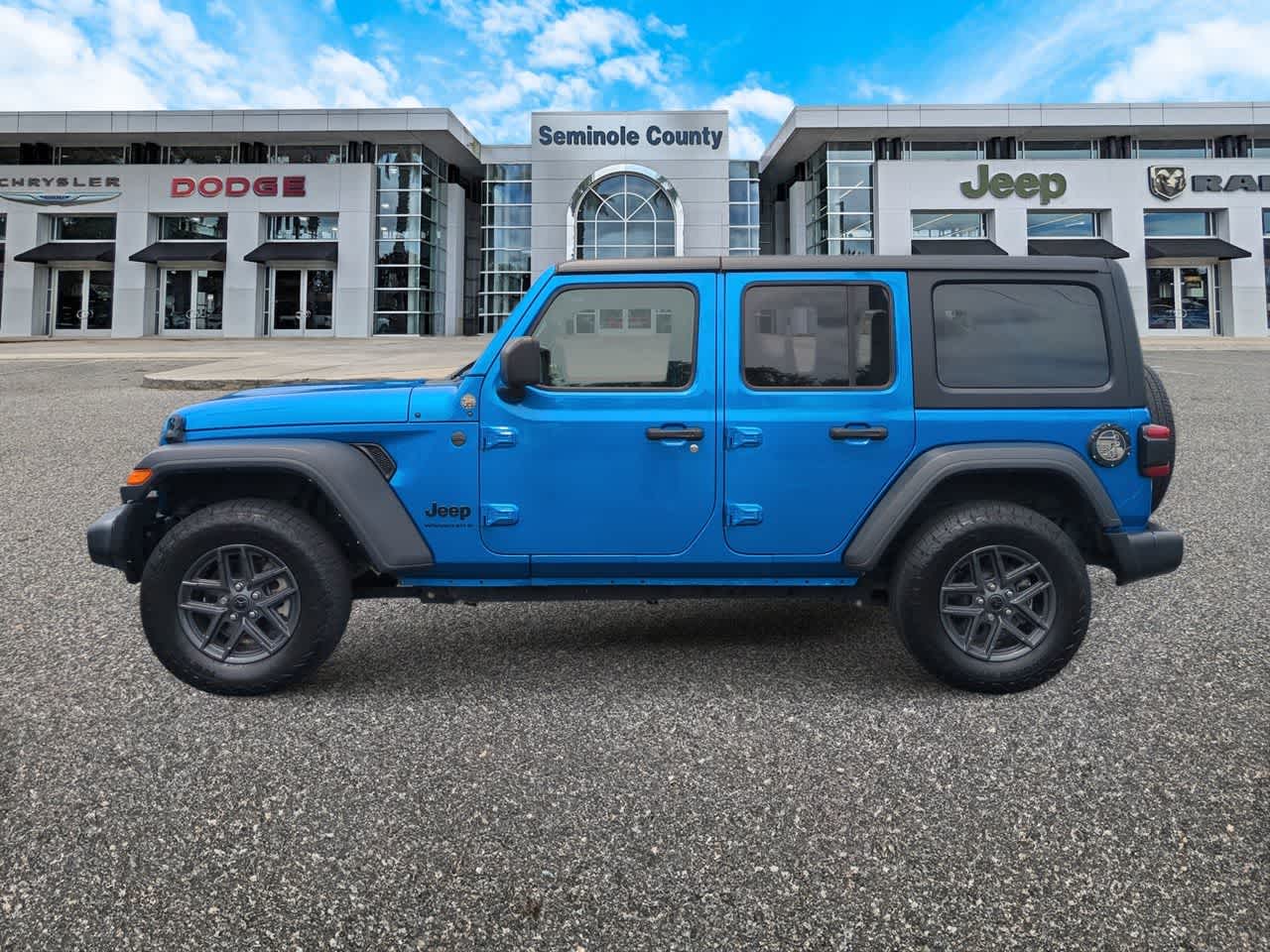 Jeep Wrangler Sport S de 4 puertas y tracción 4x4, 2024