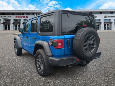 Jeep Wrangler Sport S de 4 puertas y tracción 4x4, 2024