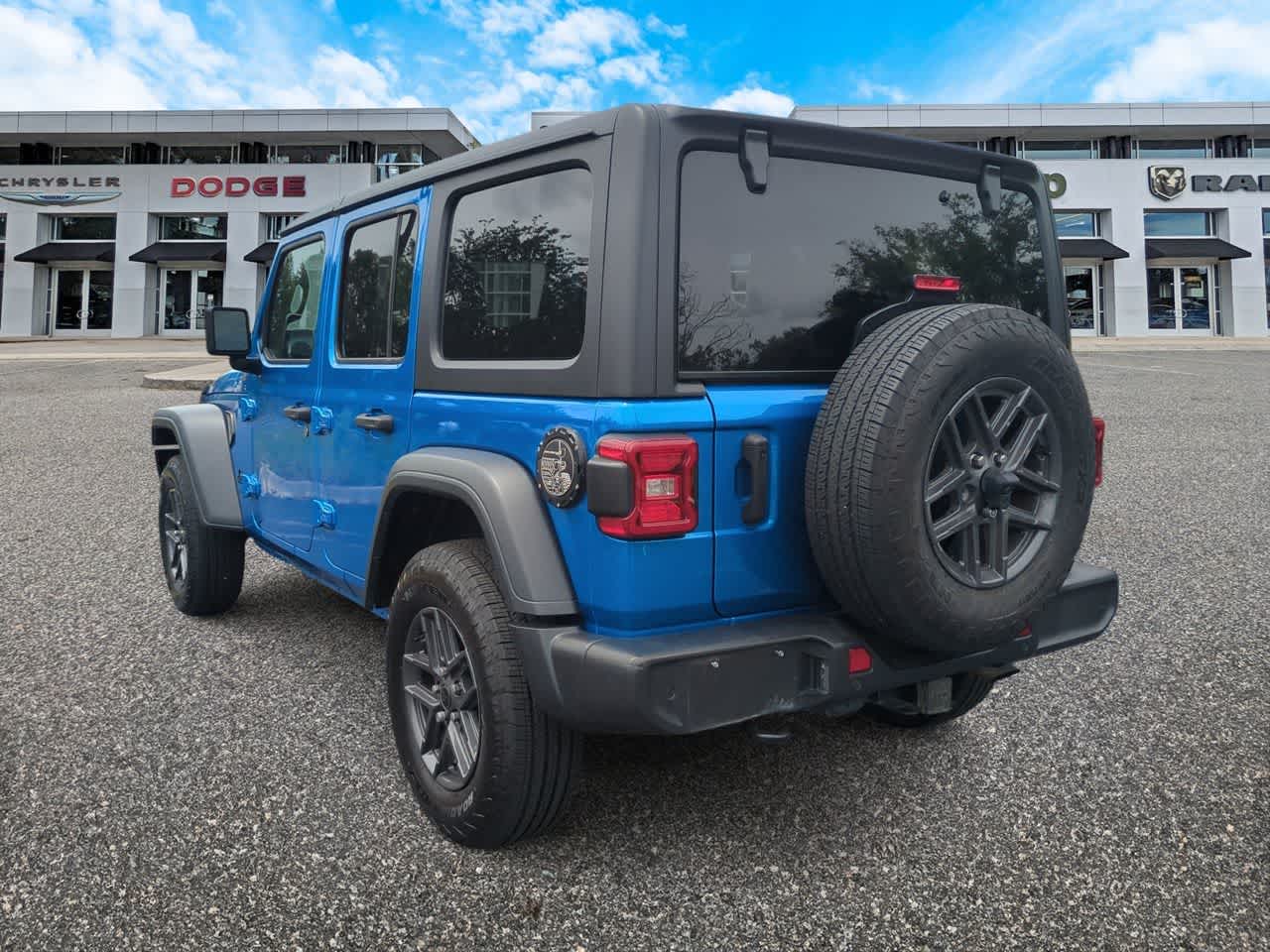 Jeep Wrangler Sport S de 4 puertas y tracción 4x4, 2024