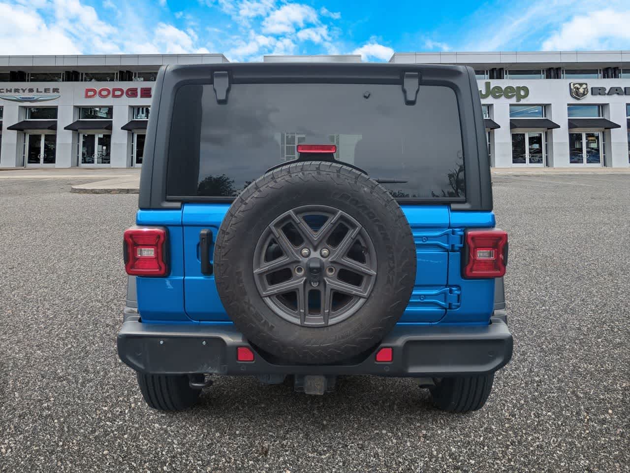Jeep Wrangler Sport S de 4 puertas y tracción 4x4, 2024