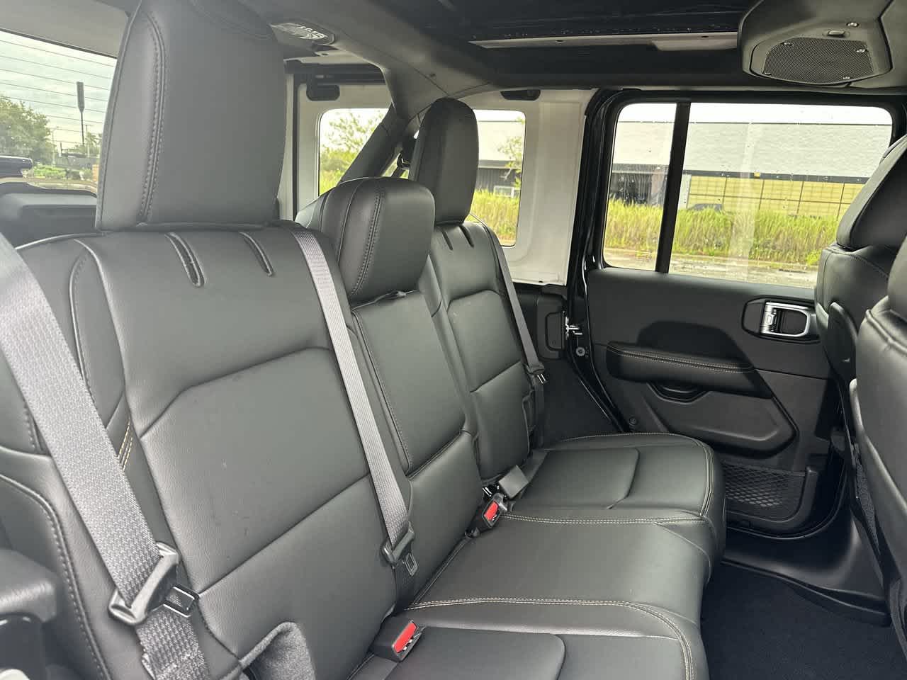Jeep Wrangler 2027 WRANGLER DE 4 PUERTAS SAHARA