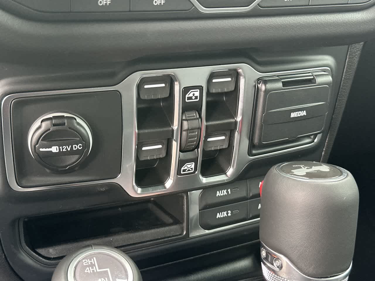 Jeep Wrangler 2027 WRANGLER DE 4 PUERTAS SAHARA