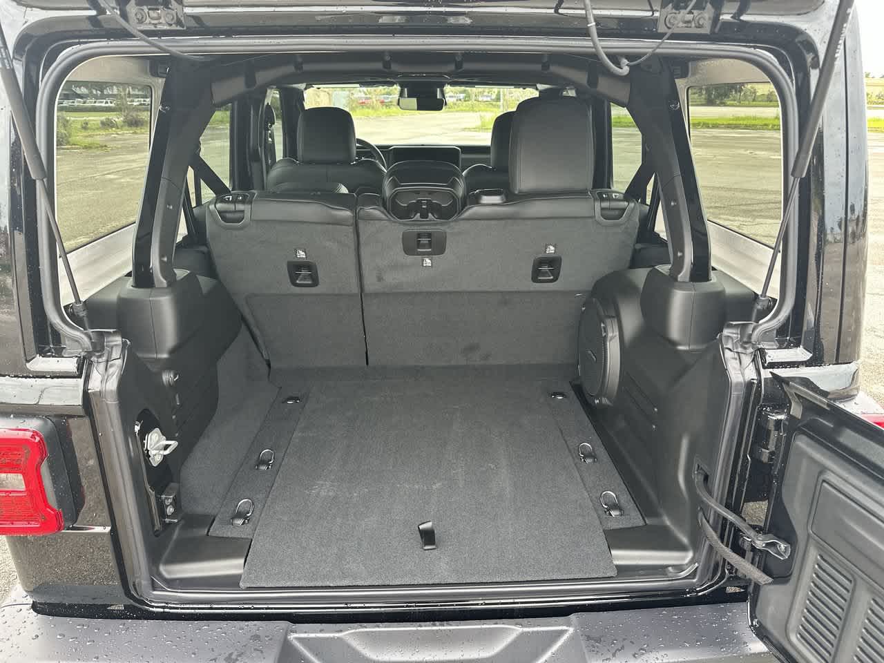 Jeep Wrangler 2027 WRANGLER DE 4 PUERTAS SAHARA
