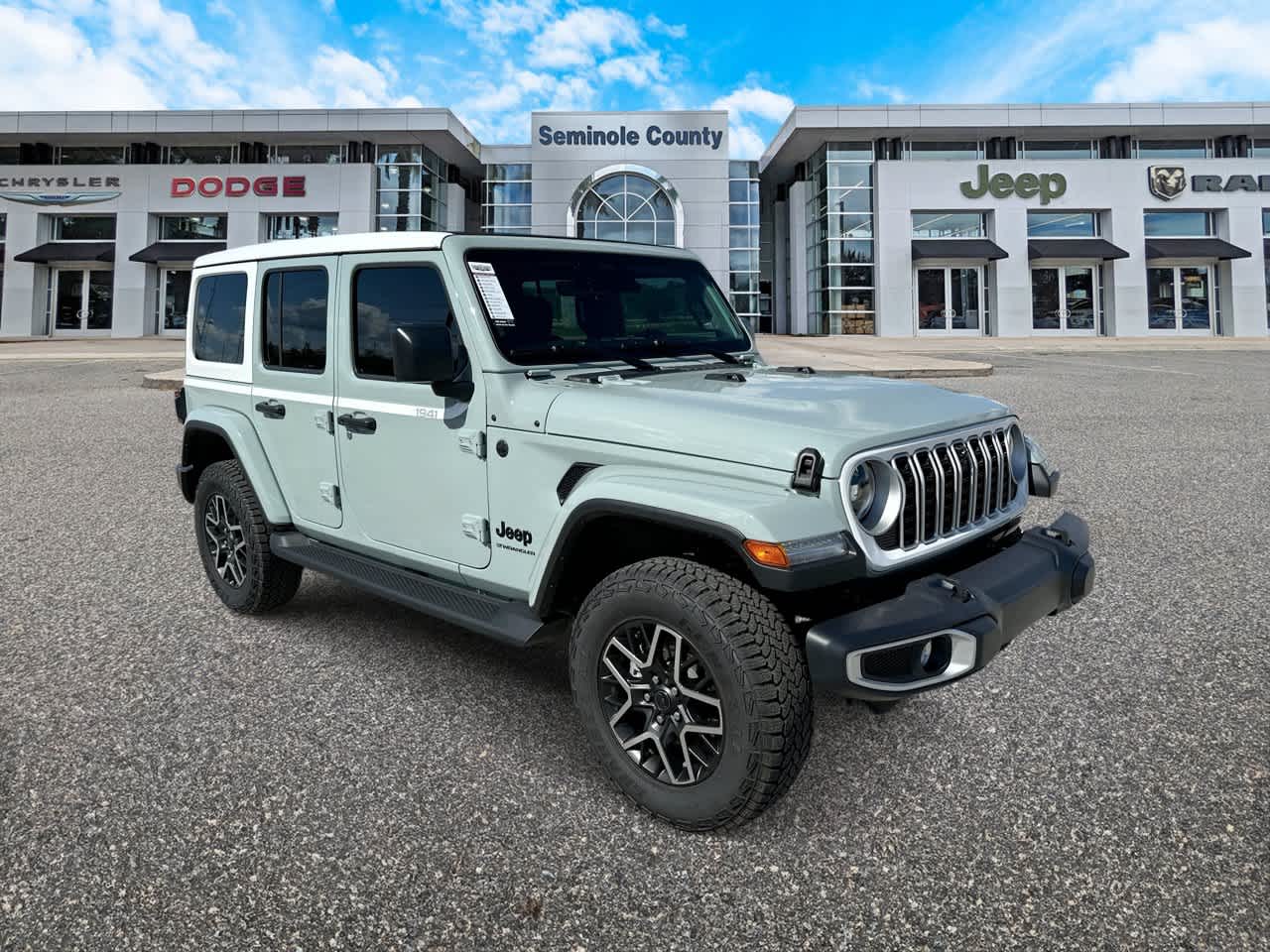 Jeep Wrangler 2027 WRANGLER DE 4 PUERTAS SAHARA